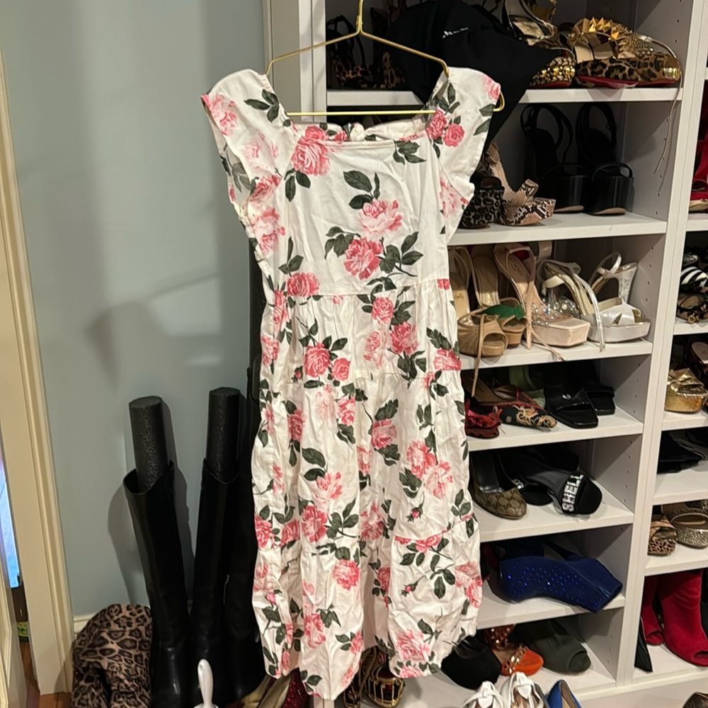 Old navy summer dress with open tie back full length